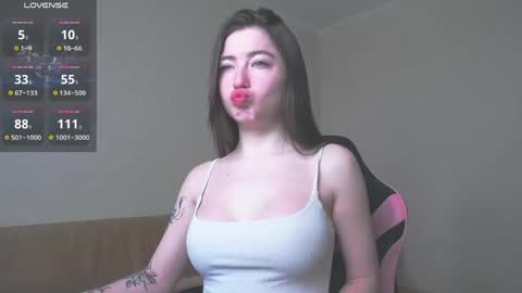 Snapshot of luxuryalma18 chatting on April 27, 6:33 am Alma online show from April 27, 6:33 am