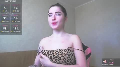 Snapshot of luxuryalma18 chatting on April 29, 7:01 am Alma online show from April 29, 7:01 am