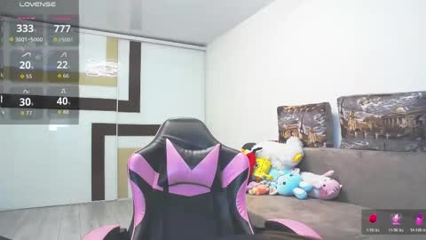 Snapshot of luxuryalma18 chatting on May 18, 7:31 pm Alma online show from May 18, 7:31 pm