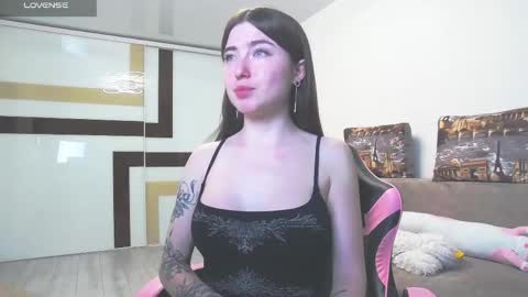 Snapshot of luxuryalma18 chatting on May 29, 5:44 pm Alma online show from May 29, 5:44 pm
