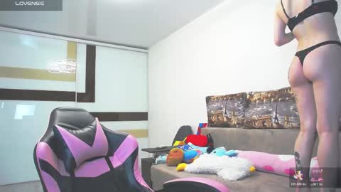 Snapshot of luxuryalma18 chatting on May 31, 6:09 pm Alma online show from May 31, 6:09 pm