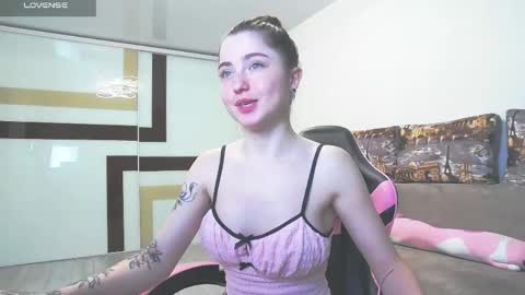 Snapshot of luxuryalma18 chatting on June 4, 6:25 pm Alma online show from June 4, 6:25 pm