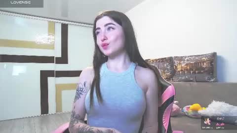 Snapshot of luxuryalma18 chatting on June 10, 6:40 pm Alma online show from June 10, 6:40 pm