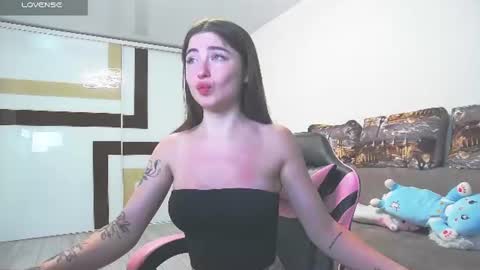Snapshot of luxuryalma18 chatting on June 27, 5:23 am Alma online show from June 27, 5:23 am