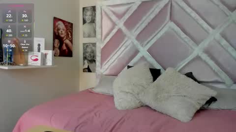 Snapshot of luxx_11 chatting on February 21, 1:12 pm Lux online show from February 21, 1:12 pm