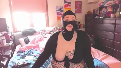 Snapshot of luxxxinteriorr chatting on December 30, 8:47 pm LuxxxInteriorr online show from December 30, 8:47 pm