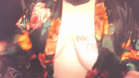 Snapshot of luxxxinteriorr chatting on January 9, 3:04 am LuxxxInteriorr online show from January 9, 3:04 am