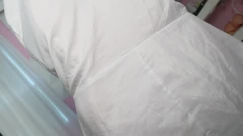 Snapshot of luz_celeste_ chatting on May 5, 10:51 pm Luz online show from May 5, 10:51 pm