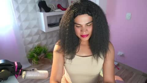 Snapshot of luz_celeste_ chatting on June 1, 10:11 pm Luz online show from June 1, 10:11 pm