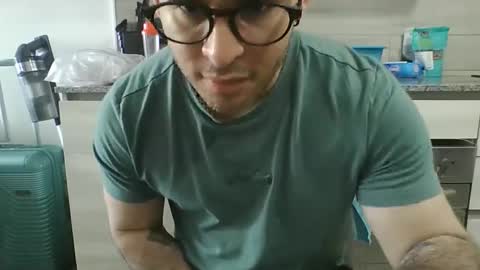 Snapshot of luzardol chatting on October 11, 2:37 pm luzardol online show from October 11, 2:37 pm