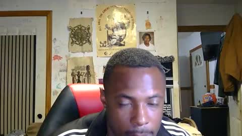 Snapshot of lvckthegoat chatting on May 31, 8:32 am lvckthegoat online show from May 31, 8:32 am