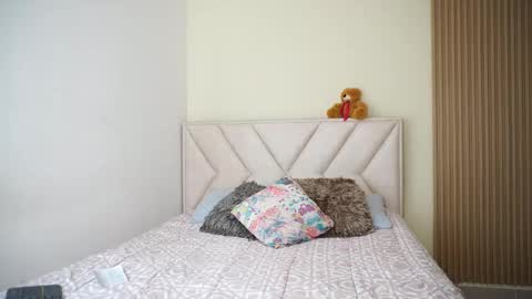 Snapshot of lya_aron_couple chatting on September 23, 4:10 pm lya_aron_couple online show from September 23, 4:10 pm