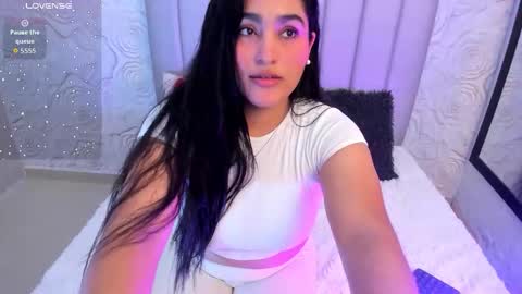 Snapshot of lya_dubois_ chatting on February 13, 9:33 pm LYA DUBOIS online show from February 13, 9:33 pm