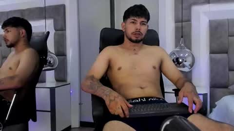 lyam_saenz online show from November 11, 7:58 pm