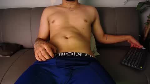 lyam_saenz online show from November 15, 10:37 pm