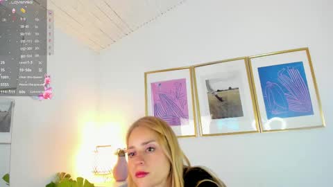 Snapshot of lyana_xz chatting on May 21, 11:39 am LYA online show from May 21, 11:39 am