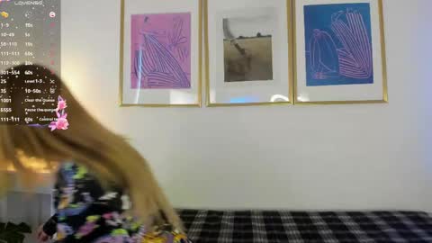 Snapshot of lyana_xz chatting on May 25, 12:00 pm LYA online show from May 25, 12:00 pm