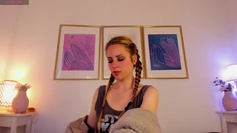 Snapshot of lyana_xz chatting on May 30, 11:40 am LYA online show from May 30, 11:40 am