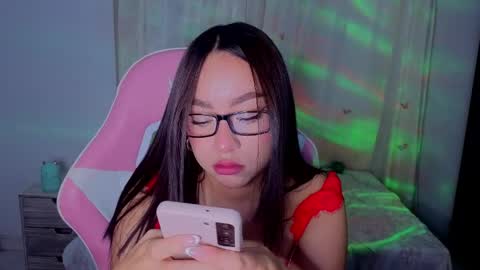 lyavalmont online show from May 19, 1:56 am