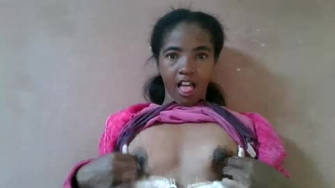 Snapshot of lydie856696 chatting on July 6, 5:04 pm lydie856696 online show from July 6, 5:04 pm