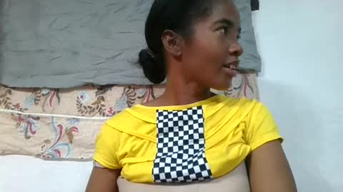 Snapshot of lydie856696 chatting on July 18, 2:43 pm lydie856696 online show from July 18, 2:43 pm