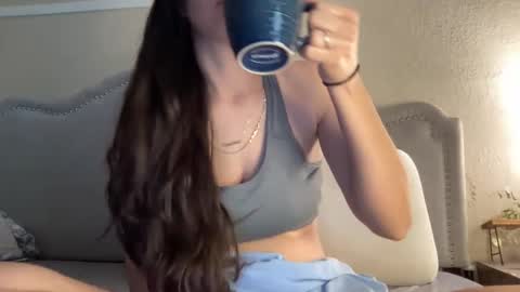 Snapshot of lylajades chatting on February 23, 5:18 pm Olivia online show from February 23, 5:18 pm