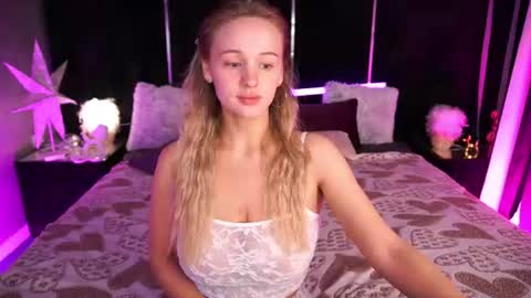 Snapshot of lylanimfa chatting on July 5, 7:37 am lylanimfa online show from July 5, 7:37 am