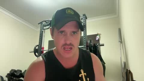 Snapshot of lymbo5 chatting on December 8, 10:19 am LYMBOZZ online show from December 8, 10:19 am