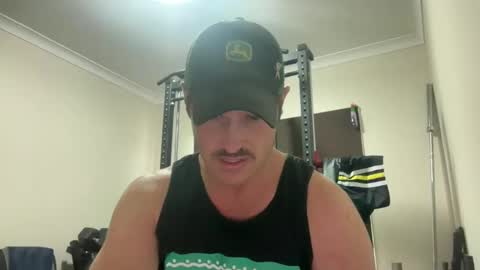 Snapshot of lymbo5 chatting on December 13, 6:31 am LYMBOZZ online show from December 13, 6:31 am