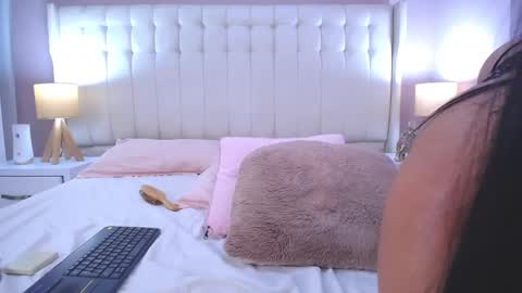 Lyn online show from February 25, 7:36 pm