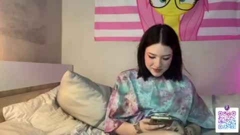 Snapshot of lyna25 chatting on July 22, 8:28 am Alisha online show from July 22, 8:28 am