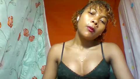 lyndah19 online show from January 10, 9:30 pm