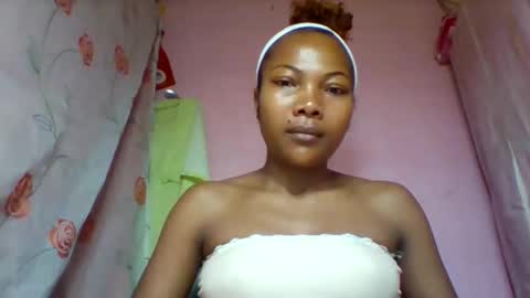 lyndah19 online show from February 7, 2:21 pm