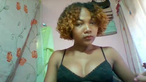 lyndah19 online show from March 5, 7:26 am