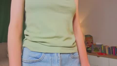 Snapshot of lynettebails chatting on July 14, 2:05 am Sara online show from July 14, 2:05 am