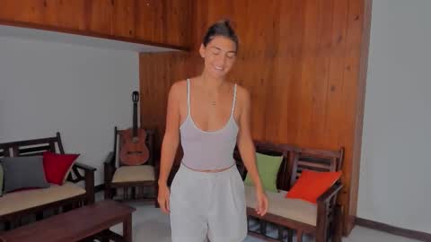  LYNN  online show from November 18, 4:50 am