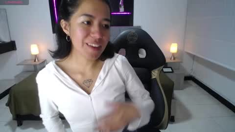 lynn_turner_ online show from March 7, 1:19 pm