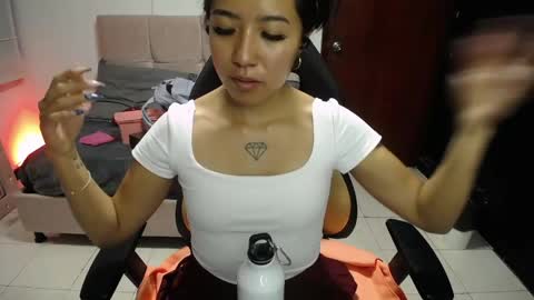 Snapshot of lynn_turner_ chatting on June 7, 3:27 pm lynn_turner_ online show from June 7, 3:27 pm