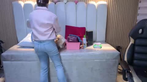 Snapshot of lynn_turner_ chatting on August 3, 12:54 pm lynn_turner_ online show from August 3, 12:54 pm
