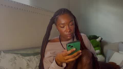 Snapshot of lynneluxuryplay chatting on December 12, 7:26 pm IVYGold online show from December 12, 7:26 pm