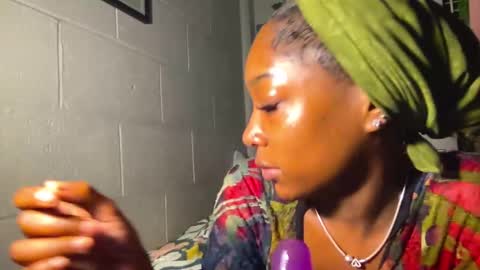 Snapshot of lynneluxuryplay chatting on March 6, 5:35 am IVYGold online show from March 6, 5:35 am