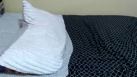 lyenne online show from April 16, 8:59 am