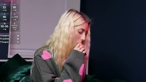 Snapshot of lynngarney chatting on January 16, 12:09 pm Lika online show from January 16, 12:09 pm