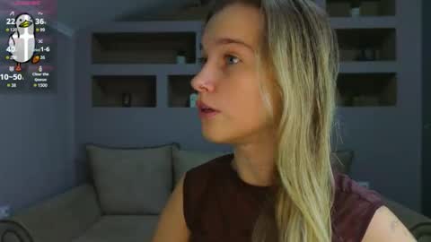 Snapshot of lynntiny chatting on October 14, 5:25 pm Lynn online show from October 14, 5:25 pm