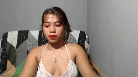 Snapshot of lynskaye2005 chatting on June 21, 8:33 pm Lyn online show from June 21, 8:33 pm