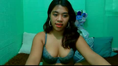 Snapshot of lynskaye2005 chatting on July 28, 8:52 pm Lyn online show from July 28, 8:52 pm