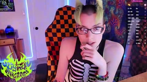 Snapshot of lynxanarres chatting on October 28, 3:32 am Lynx Anarres online show from October 28, 3:32 am