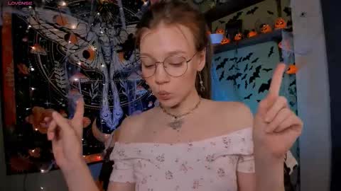 Lyra online show from October 26, 2:01 pm