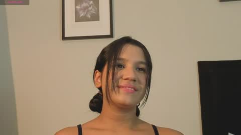 Snapshot of lyriadiamond_ chatting on May 26, 9:11 pm Lyria Diamond online show from May 26, 9:11 pm