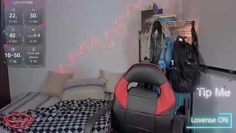 Snapshot of lyric_mirage chatting on October 28, 1:42 am Lyric online show from October 28, 1:42 am